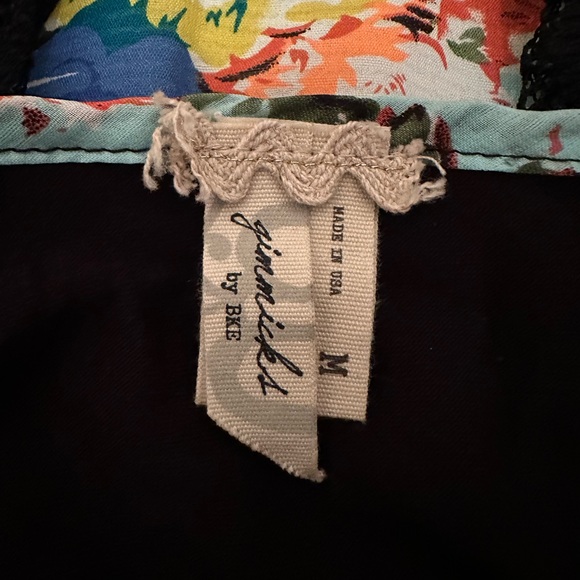 Gimmicks by BKE Blue Floral Black Lace Tunic Top Size: M - Picture 5 of 5